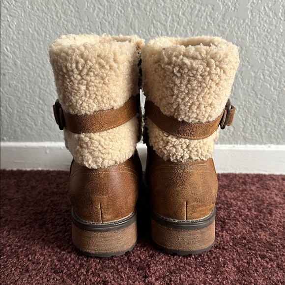 UGG Blayre Il Chestnut Leather Cuffed Sherpa Boot | Size 9.| Above the Ankle. - Picture 3 of 6